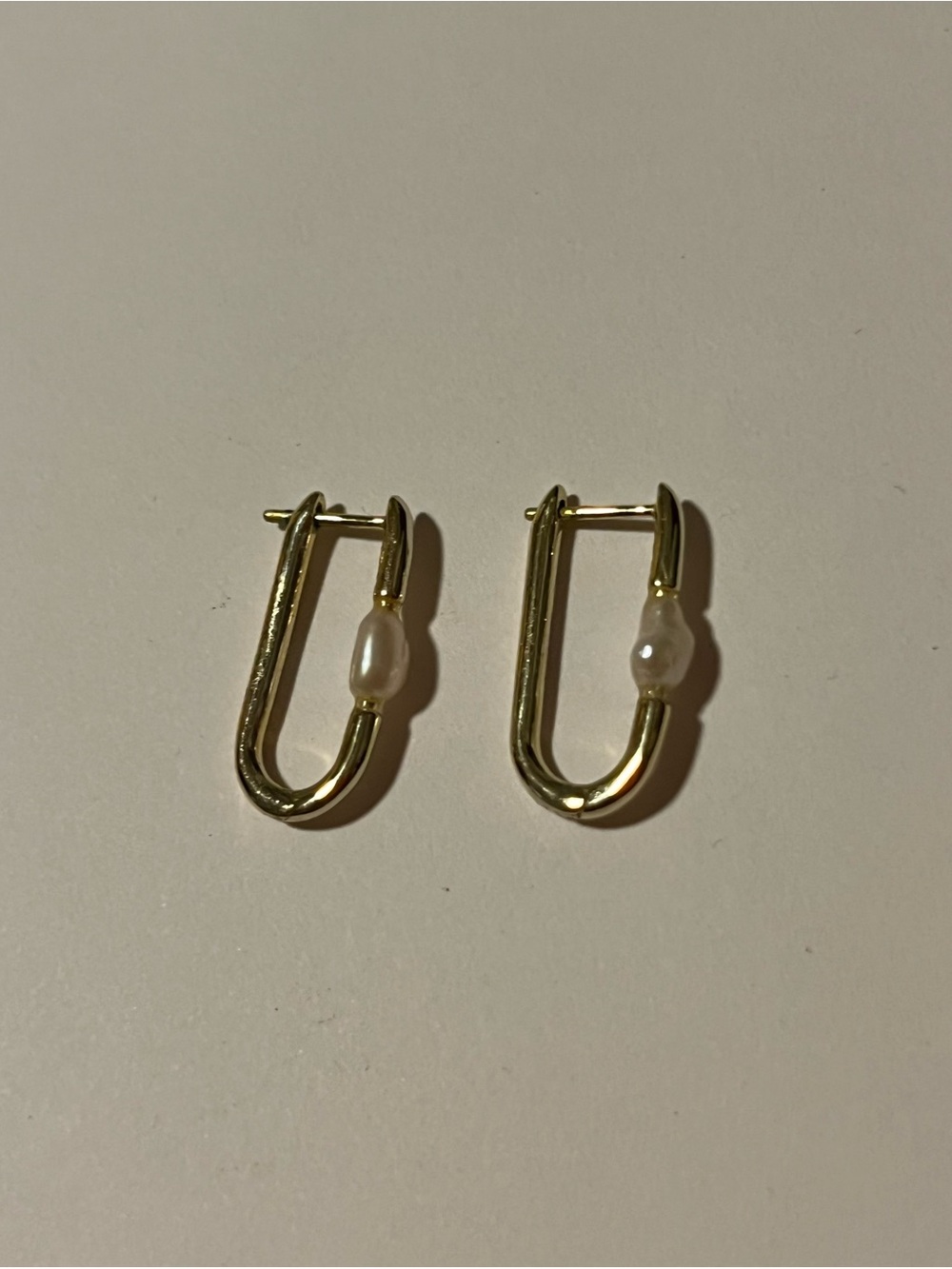 Kendra Scott Gold Station Necklace with White Pearls and Matching Hoop Earrings - Picture 3 of 3